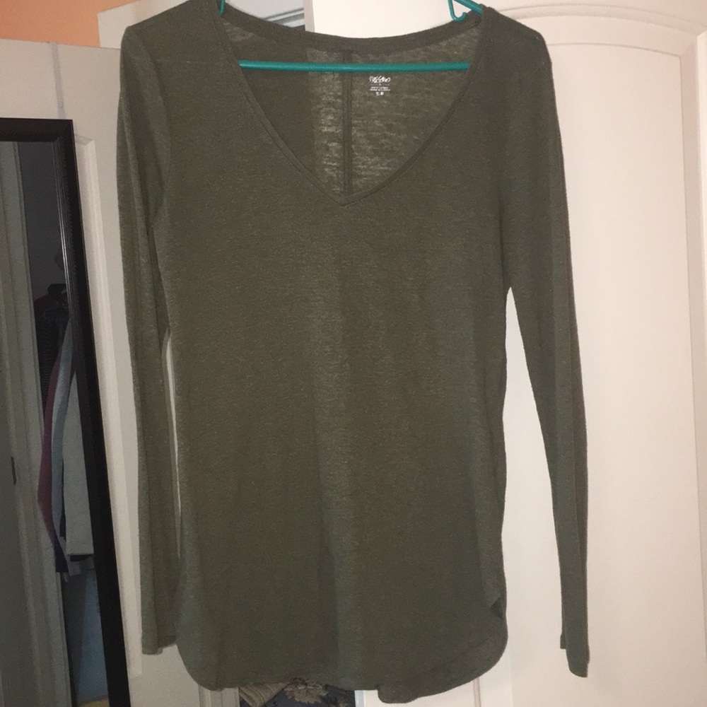 Long sleeve flowy tee